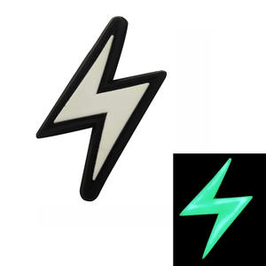 2D Soft PVC Gummi Patch Lightning Glow in the Dark PVC Patches Benutzer definiertes Logo für Kappen - Product Image 4