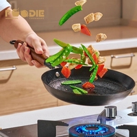 Poêle à frire en fonte légère en gros avec revêtement céramique antiadhésif sans PFAS, ensemble d'ustensiles de cuisson antiadhésifs avec poignée en bois