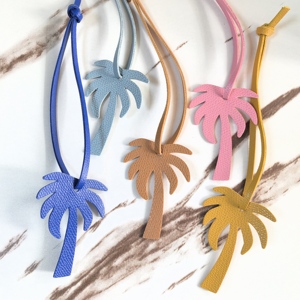 Porte-clés en cuir PU gaufré avec motifs de cocotiers et de palmiers, plusieurs couleurs, cadeau promotionnel de voyage pour le Ramadan - Product Image 4