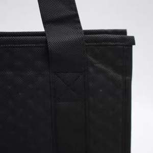 Bolsa Térmica Negra de Moda en Oferta, Bolsa de Almuerzo Portátil de Tela No Tejida con Cierre para Picnic al Aire Libre y Almacenamiento de Alimentos - Product Image 3