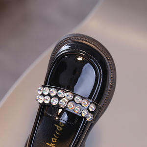 2025 New British Style Children's Dance Shoes Girls' Patent Leather Pearl <b>Princess</b> <b>Slippers</b> with Soft Sole Performance Shoes - Product Image 3