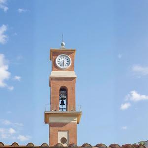 Reloj de Pared Grande de Doble Cara con Movimiento de Cuarzo, Visualización de Agujas, Sincronización de Hora GPS, Diseño de Ciudad Antigua - Product Image 1