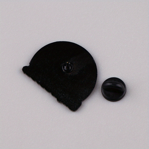 1 pin de joyería con diseño de gato negro. |   Lindos pines y broches de esmalte para mochilas y solapas, con cierre de silicona, decoración lista para regalar - Product Image 4