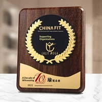 Badge de membre du conseil d'administration en noyer massif, gravé sur mesure, impression UV Dehao, Chine, qualité premium pour revendeurs