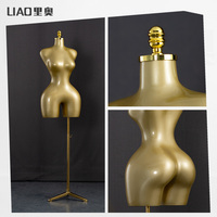 Mannequin Femme Courbée Taille Plus en Plastique Haut de Gamme Pose Debout Buste Fesses et Poitrine Généreuses Forme de Robe BBL Présentoir de Boutique