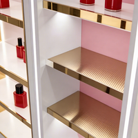 Vitrine de magasin de parfums et cosmétiques de luxe moderne haut de gamme en acier inoxydable avec éclairage LED, design écologique, dimensions personnalisables