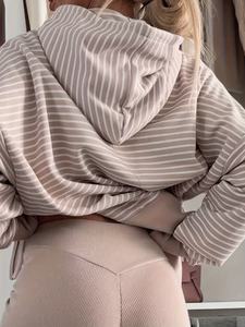 批发定制女式 Y2K 秋季休闲运动针织连帽衫条纹印花侧开衩设计时尚街头风格 ODM - Product Image 3