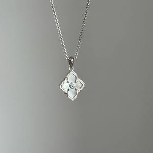 Collier en argent pur S925 avec texture métallique en forme de feuille d'érable, chaîne de clavicule exquise, design de pendentif tendance, niche personnalisée - Product Image 2