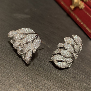 Eleganti Orecchini a Perno a Forma di Foglia per Donne, Accessori per Orecchie con Design a Foglia d'Albero - Product Image 6