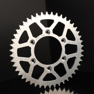 Pignons de chaîne arrière <span class=keywords><strong>pour</strong></span> <span class=keywords><strong>moto</strong></span> électrique 520-46T 50T 54T, compatibles avec Surron Ron Ultra Bee, légers, en aluminium CNC 7075 - Product Image 1