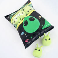 Oreiller en peluche extraterrestre avec mini poupées douces, jouet en peluche moelleux brodé pour soulager le stress, décoration d'intérieur unisexe