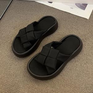 Pantoufles d'hiver personnalisées en gros, chaudes et douces, en peluche unie, pour l'intérieur - Product Image 3