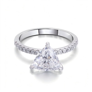 Anillos Finos de Oro Sólido de 18K, 14K y 10K con Diamante Cultivado en Laboratorio con Corte Triangular D VVS, Anillos de Joyería Hechos a Mano Personalizados para Compromiso y Boda - Product Image 2