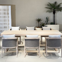 Table de jardin en bois avec plateau rectangulaire et pieds en tréteaux pour terrasse