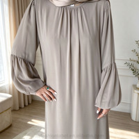 Gaun Muslim Abaya Poliester OEM Kustom, Model Longgar, Sopan, Lengan Reguler, Ujung Berlipit, Gaun Islami Etnik Musim Panas, Label Pribadi