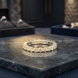 Joyería Fina, Anillo de Eternidad de Oro Blanco de 14K con Diamantes, con 0.10 Ct de Diamantes Brillantes con Micropavé para Mujer - Product Image 1