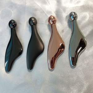 Outil de <span class=keywords><strong>massage</strong></span> facial Gua Sha en alliage de zinc personnalisé pour sculpter le <span class=keywords><strong>visage</strong></span>, grattoir Gua Sha avec rouleau pour le <span class=keywords><strong>visage</strong></span> - Product Image 4