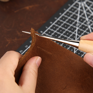 Kit de 3 aiguilles à coudre à la main en cuir avec manche en bois pour la réparation et l'artisanat du cuir - Product Image 3