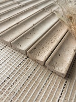 Mosaïque de carreaux en travertin beige naturel Perfectstone, à rainures concaves, en forme de bande, pierre 3D pour la décoration murale de villas et d'hôtels