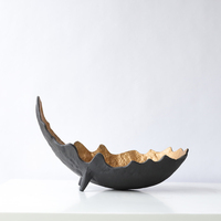 Plateau de fruits en métal en forme de croissant Sculptures décoratives pour la maison Ornements d'artisanat en métal en alliage d'aluminium pour un usage domestique