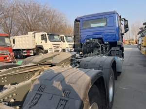 Camión Tractor Usado Sinotruk Euro2 Diésel 6X4 con Volante a la Izquierda, HOWO de 10 Ruedas, Capacidad de Carga de 21-30T, 371hp, Cámara Trasera de 360°, Logística - Product Image 5