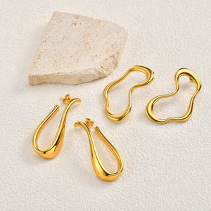ต่างหูสแตนเลสชุบทอง 18K ปี 2026 สำหรับผู้หญิง รูปทรงเรขาคณิตนามธรรมแบบไม่สมมาตร ต่างหูห่วงแบบห้อย - Product Image 1