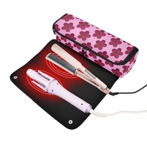 กระเป๋าจัดเก็บอุปกรณ์ทำผม 2 in 1 ลายดอกไม้ฮาวายแบบเรโทร สีชมพู พร้อมแผ่นรองกันความร้อน - Product Image 1