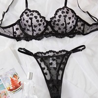 Nouvel ensemble de lingerie femme en maille transparente avec broderie cœur, soutien-gorge et string à fines bretelles