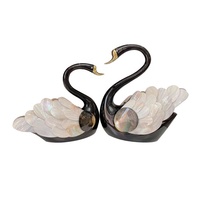 Sculptures modernes en résine de cygne blanc Statues d'animaux Coquillage de mer Œuvres d'art décoratives Figurine d'oiseaux d'amour pour les couples Cadeaux de mariage