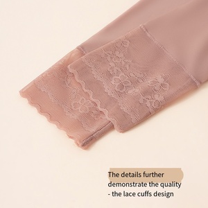 Maglia Termica <span class=keywords><strong>Donna</strong></span> a Maniche Lunghe con Scollo a V in Pizzo, Strato Base Idratante, Vestibilità Slim, Morbida ed Elastica - Product Image 5