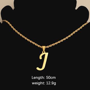 Collana <span class=keywords><strong>con</strong></span> Ciondolo a Lettera Iniziale in Acciaio Inossidabile Placcato Oro 18K <span class=keywords><strong>con</strong></span> 26 Accessori Personalizzabili per <span class=keywords><strong>Nome</strong></span> <span class=keywords><strong>Maschile</strong></span> e Femminile - Product Image 4