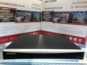 <span class=keywords><strong>Hikvision</strong></span> DS-7616NXI-K2 <span class=keywords><strong>Grabador</strong></span> de Video en Red de 16 Canales, Salida 4K, H.265+, Análisis Inteligente, NVR Dual SATA - Product Image 2