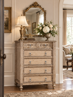Commode vintage américaine à 6 tiroirs, finition beige, pilastres cannelés, moulures festonnées, poignées en forme de larme