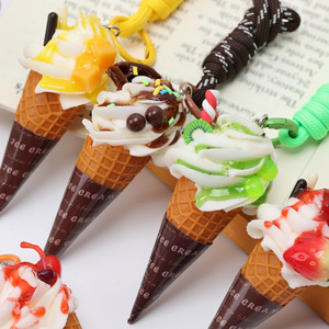 Llavero/colgante para bolso con forma de cono de helado en miniatura, un cono de helado lindo y realista con temática de comida. - Product Image 2
