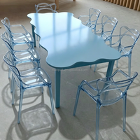 Table d'activités extérieure moderne ondulée pour enfants avec ensemble de chaises en plastique transparent pour location de fêtes en extérieur, crèches et usage domestique