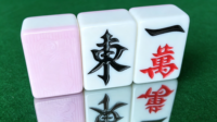 Table de Mahjong Automatique Moderne avec Deux Jeux de Tuiles Bicolores, Mélangeur Entièrement Automatique, Table de Jeu de Mahjong Électrique pour 4 Joueurs