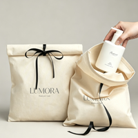 Élégant sac de rangement anti-poussière à rabat avec fermeture à nœud en ruban de satin, idéal pour les cosmétiques, les parfums et les produits de soin de la peau