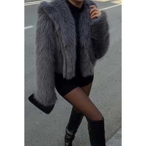 Manteau long anthracite en fourrure de vison et de renard, style pardessus, avec capuche, fermeture à ceinture, motif animal imprimé teint et ciselé, garnissage en coton, extérieur en laine. - Product Image 4