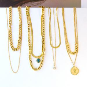 Collar de Moda para Mujer con Colgante de Corazón y Mariposa de Doble Capa, Chapado en Oro, de Acero Inoxidable - Product Image 1