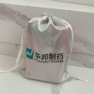 ถุงของขวัญผ้าซาตินคอตตอนแบบมีเชือกผูก ปรับแต่งได้ ปริมาณมาก เป็นมิตรกับสิ่งแวดล้อม ป้องกันฝุ่น บรรจุภัณฑ์หรูหรา ปีมังกรนำโชค - Product Image 4