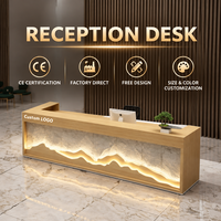 Bureau d'accueil extérieur personnalisé en MDF durable et écologique avec éclairage LED, design en bois traditionnel pour usage commercial et hôtels