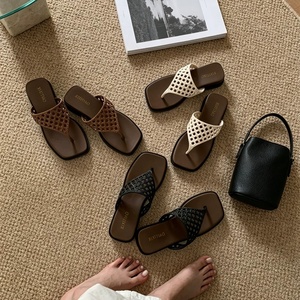 XIXITIAO RTS Tongs de mode ajourées tressées pour femmes, à bout carré et semelle épaisse, style vacances d'été et station balnéaire - Product Image 6