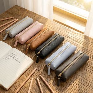 Étui à crayons en cuir PU grande capacité avec fermeture éclair, design moderne et portable, idéal pour les cadeaux promotionnels et le rangement de fournitures de bureau - Product Image 2