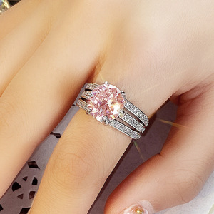 Anello di Lusso con Pavé per Donne, Elegante Gioiello da Dito alla Moda - Product Image 2