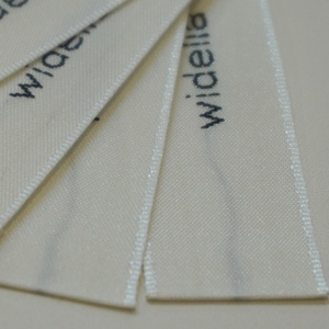 ป้ายโลโก้แบรนด์เสื้อผ้าทอแบบกำหนดเอง รูปทรงสี่เหลี่ยมผืนผ้า ทำจากผ้าฝ้าย ไม่มีขอบตัด สำหรับเสื้อผ้า กระเป๋า รองเท้า - Product Image 2