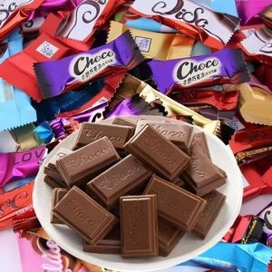 Cioccolato Natalizio Dolce all'Ingrosso con Frutta Secca per Riunioni Familiari, Confezione Multi-Colore Pronta da Gustare - Product Image 3