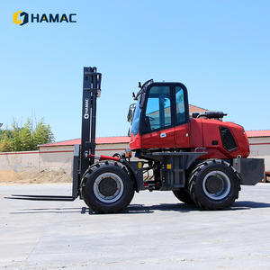 Nueva Carretilla Elevadora Todoterreno Diésel 4x4 con Mástil de Tres Etapas, Neumáticos para Terreno Accidentado, Capacidad de 4 Toneladas - Product Image 2