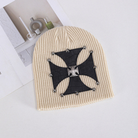 Bonnet tricoté souple avec patch rivet croix de fer, personnalisable, vente en gros, fournisseur OEM ODM, 216 couleurs, extensible, unisexe, nouveau modèle homme femme, tendance