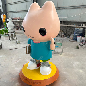 Escultura de personaje de dibujos animados en fibra de vidrio pintada para parques y espacios verdes - Product Image 3