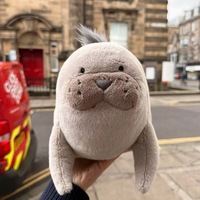 Peluche de lion de mer faite à la main, tendance - Édition de Noël en stock